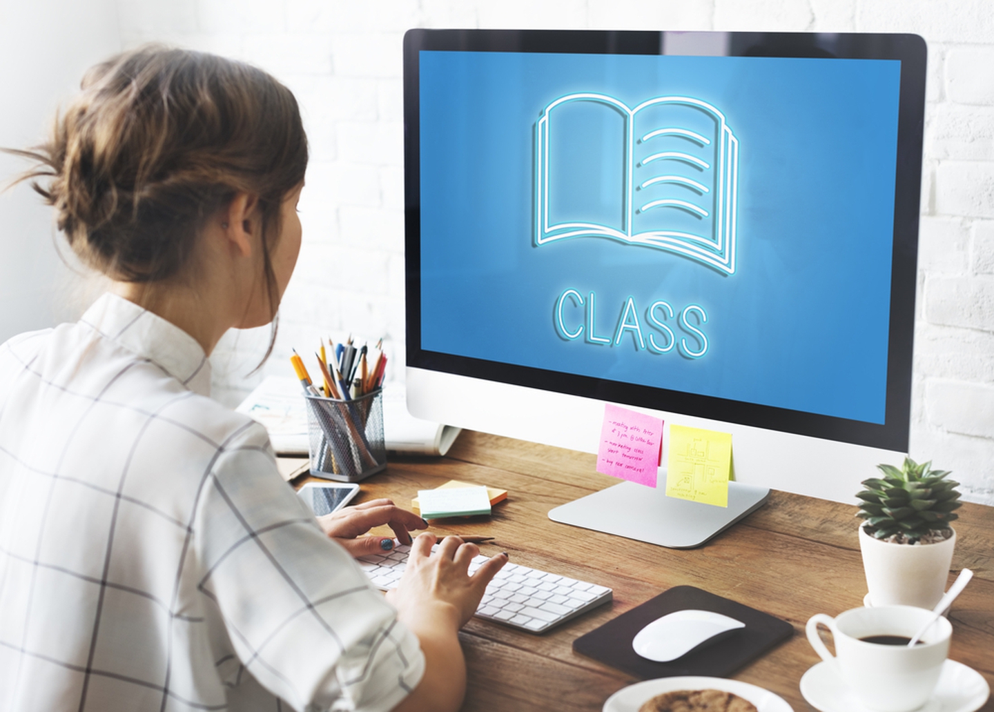 Ưu và nhược điểm của các khóa học tiếng anh giao tiếp online 